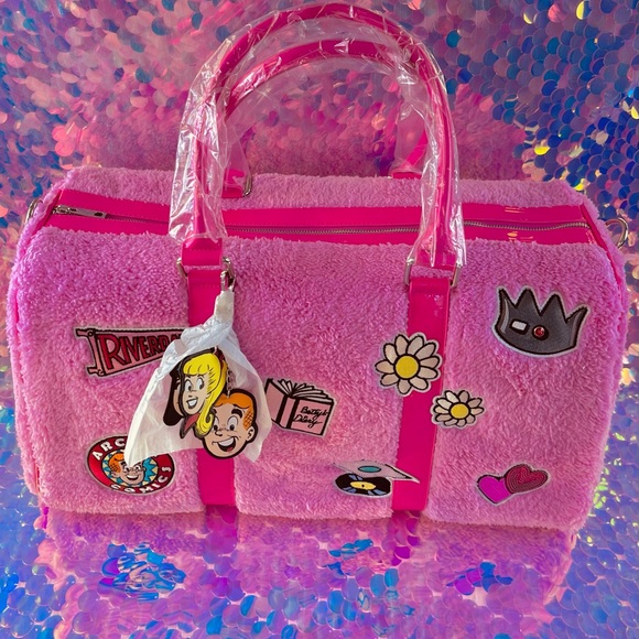 Everything’s Archie Fuzzy Bubble Gum pink Weekender - Picture 8 of 8